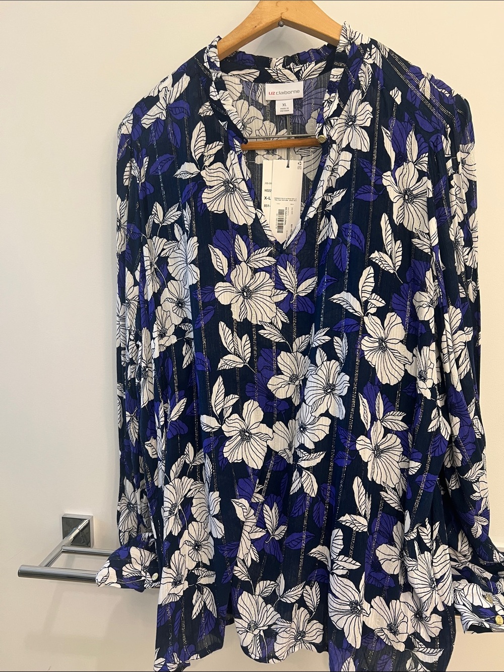 Liz Claiborne Navy, White & Purple Floral Button-Front Blouse - Picture 5 of 8